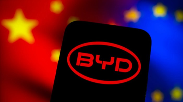 Malgré des tarifs douaniers plus élevés que Tesla, BYD réalise une percée historique en Europe avec ses ventes de véhicules électriques